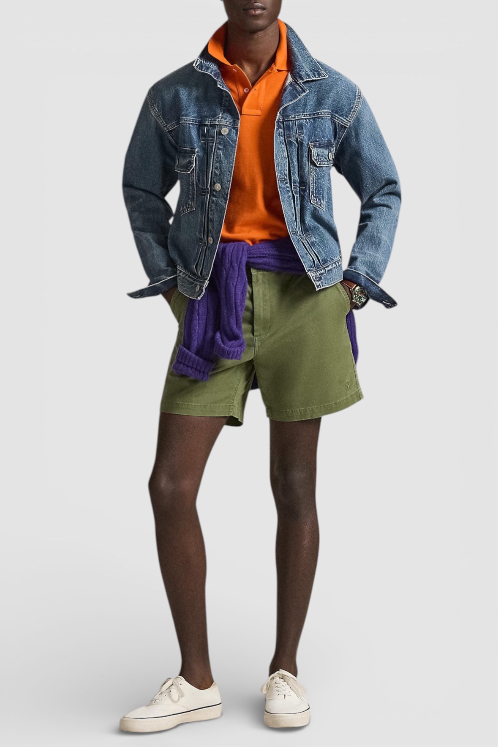 תמונת כל הלוק של מכנסיים קצרים